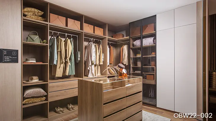 Modern Walk-in Closet with Island OBW22-002